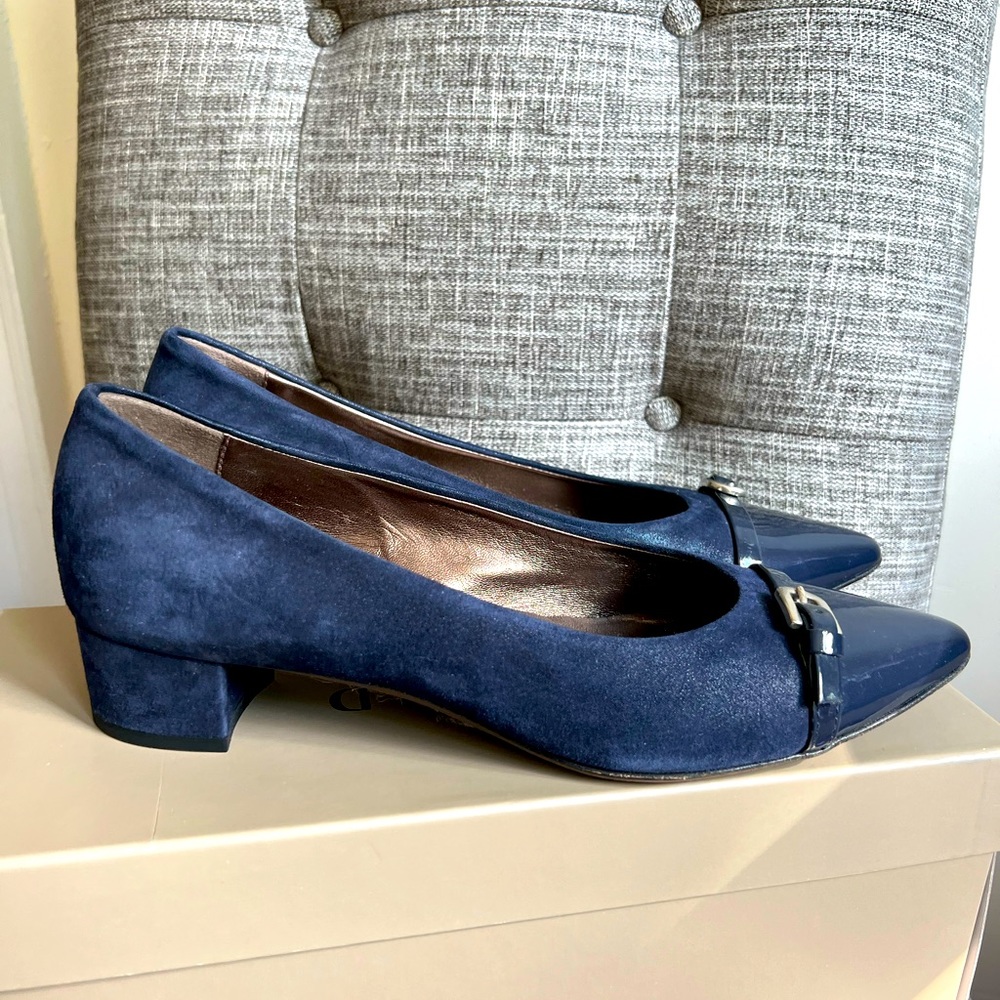 AGL Belted Block Heel Leather Pump Navy Size 38